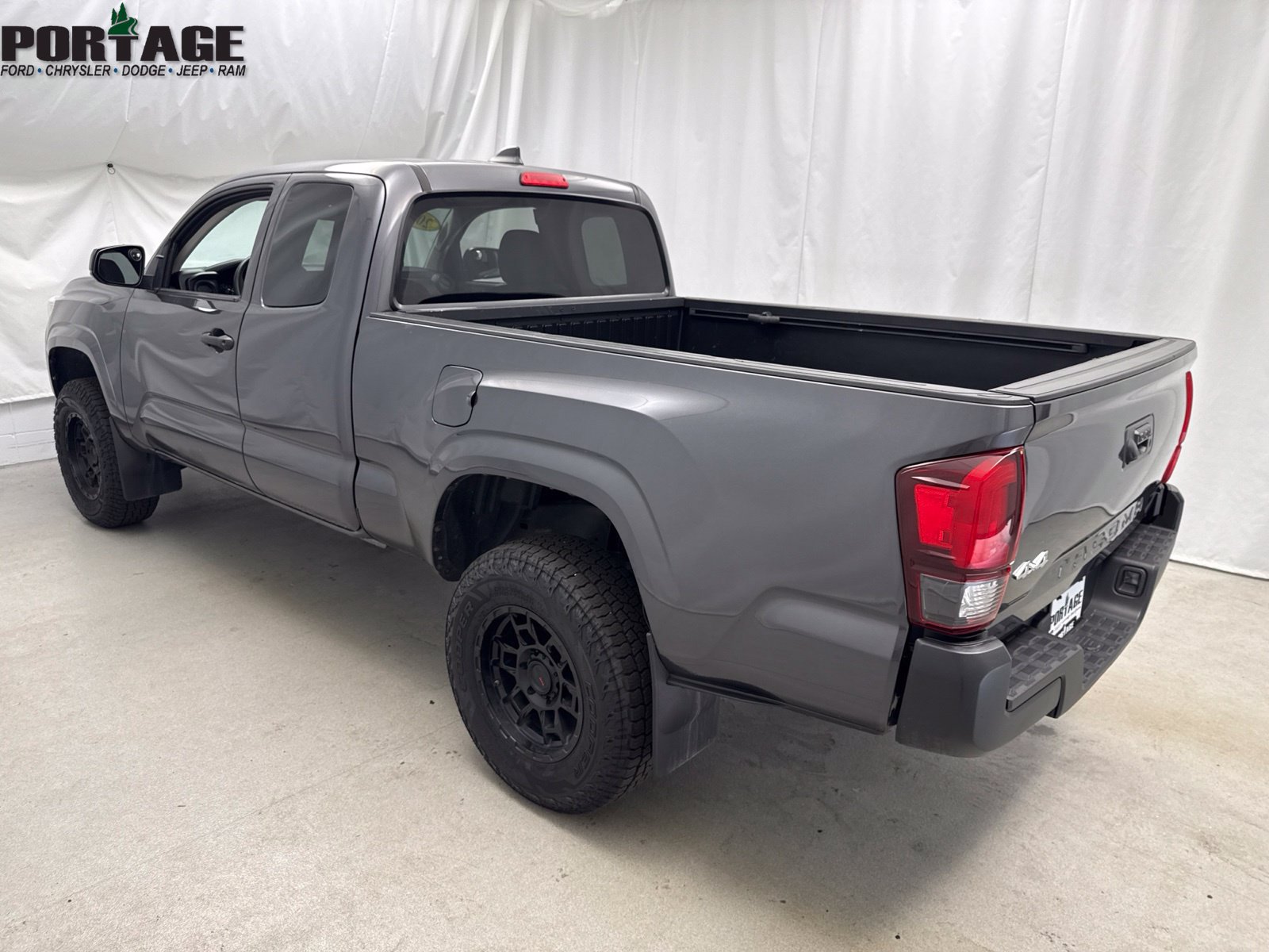 Used 2020 Toyota Tacoma SR5 AWD/4WD image 4