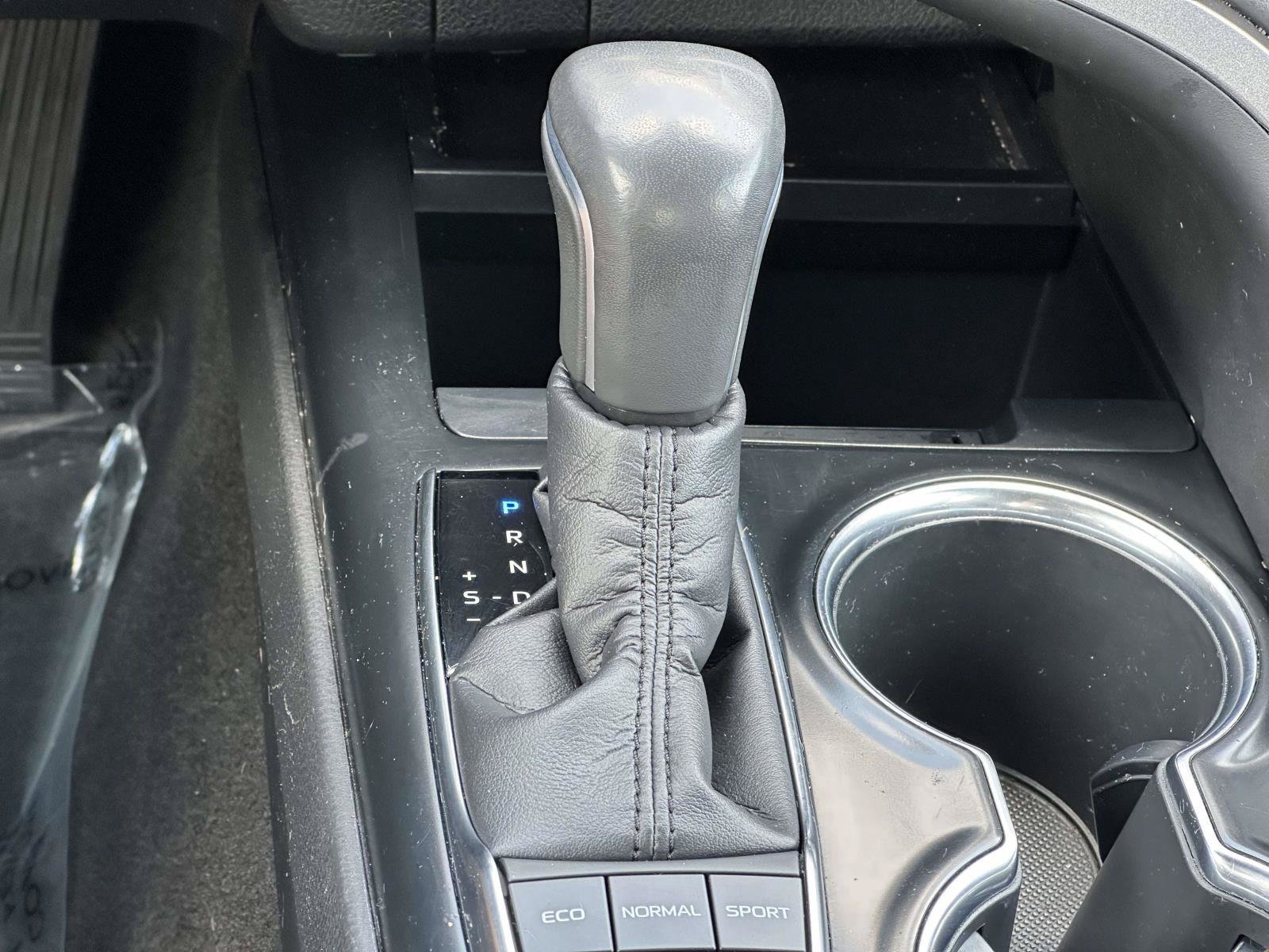 Used 2018 Toyota Camry XLE FWD image 19