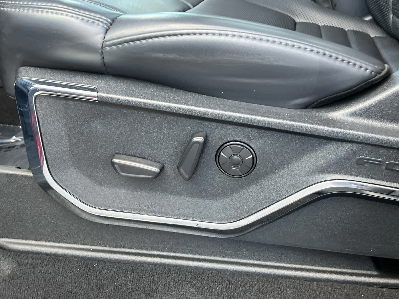 Certified 2025 Ford F350 Platinum image 29