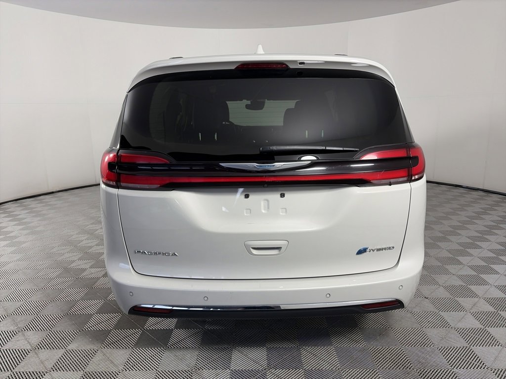 Used 2021 Chrysler Pacifica Touring-L image 6