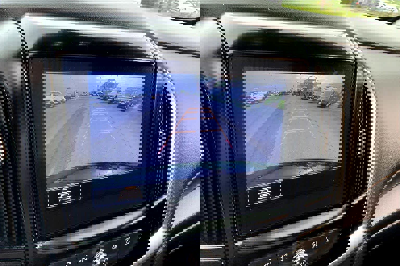 Used 2020 Chevrolet Traverse LT image 23