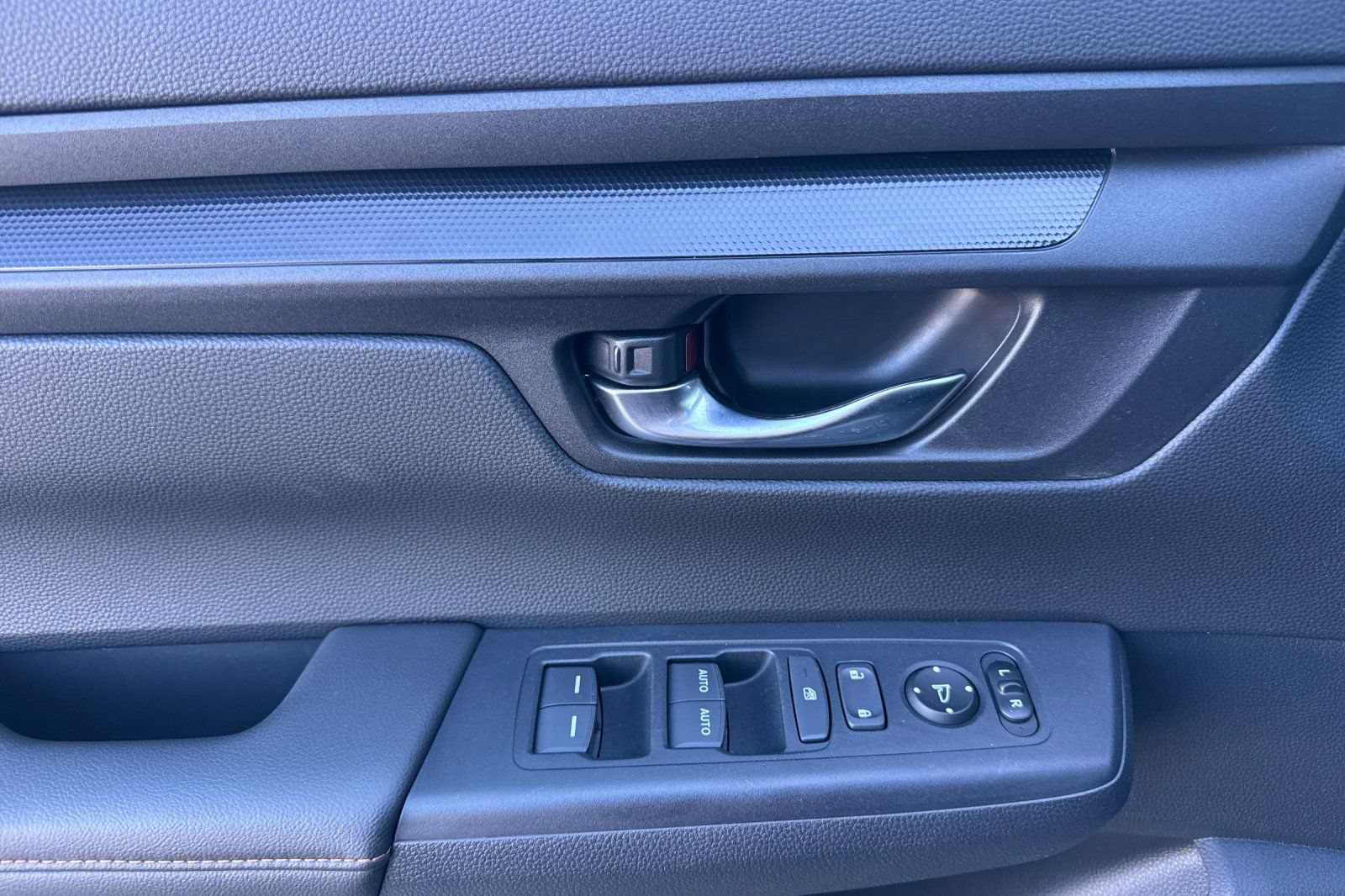 Used 2025 Honda CR-V Sport image 16