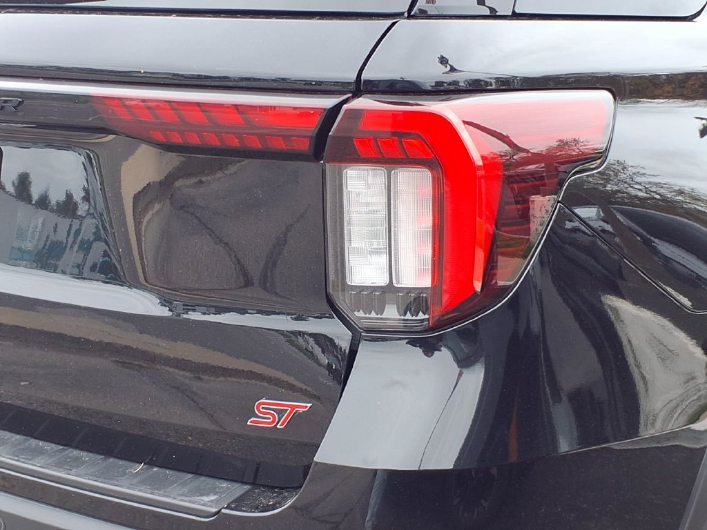 Certified 2025 Ford Explorer ST AWD/4WD image 35