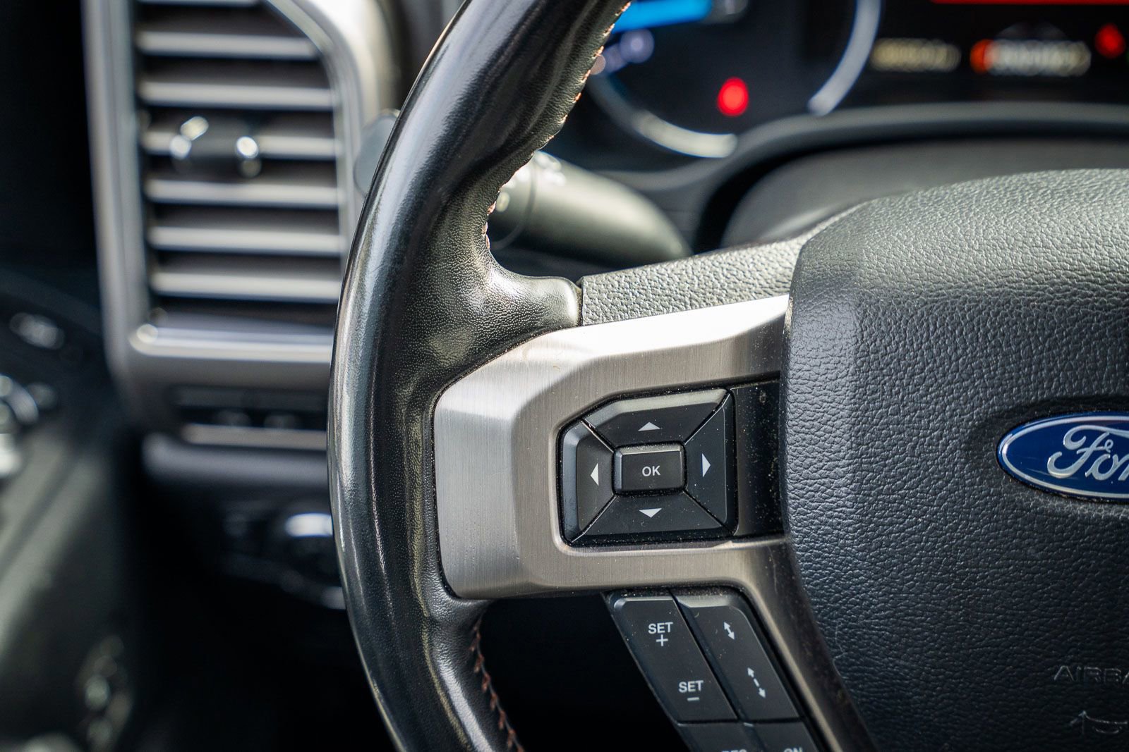 Certified 2019 Ford F250 Platinum w/ Platinum Ultimate Package image 37