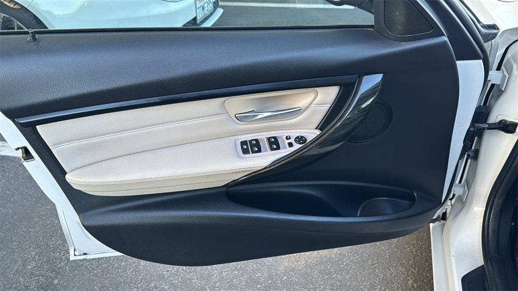 Used 2017 BMW 320i Sedan image 18