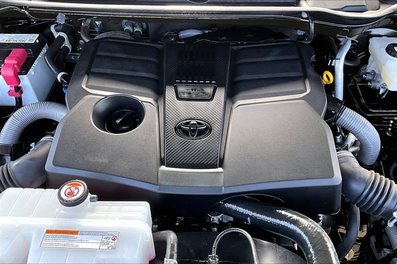 Used 2025 Toyota Tundra Limited AWD/4WD image 33