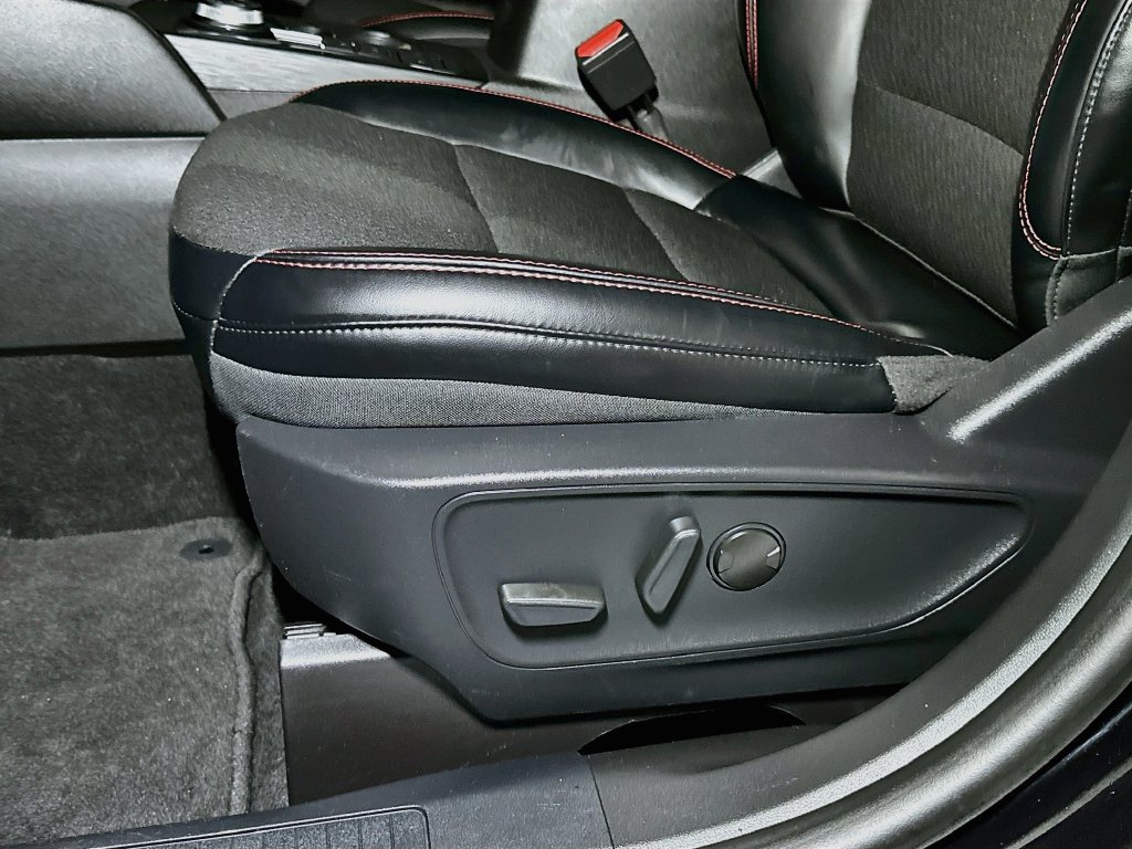 Certified 2025 Ford Escape ST-Line AWD/4WD image 16