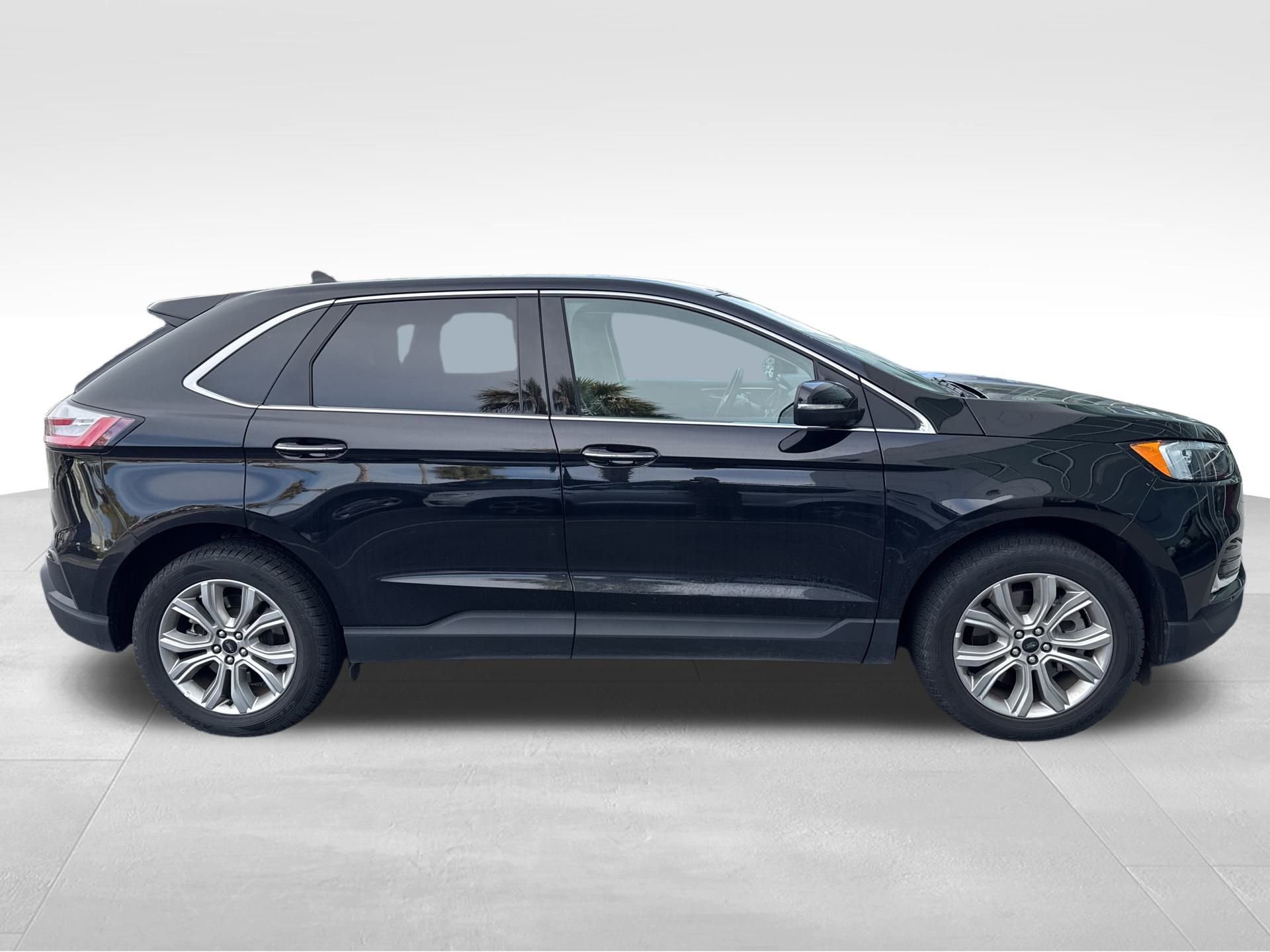 Certified 2024 Ford Edge Titanium image 4