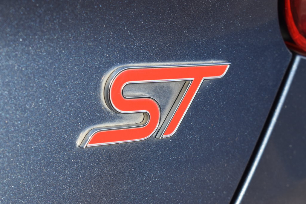 Certified 2018 Ford Focus ST FWD image 11