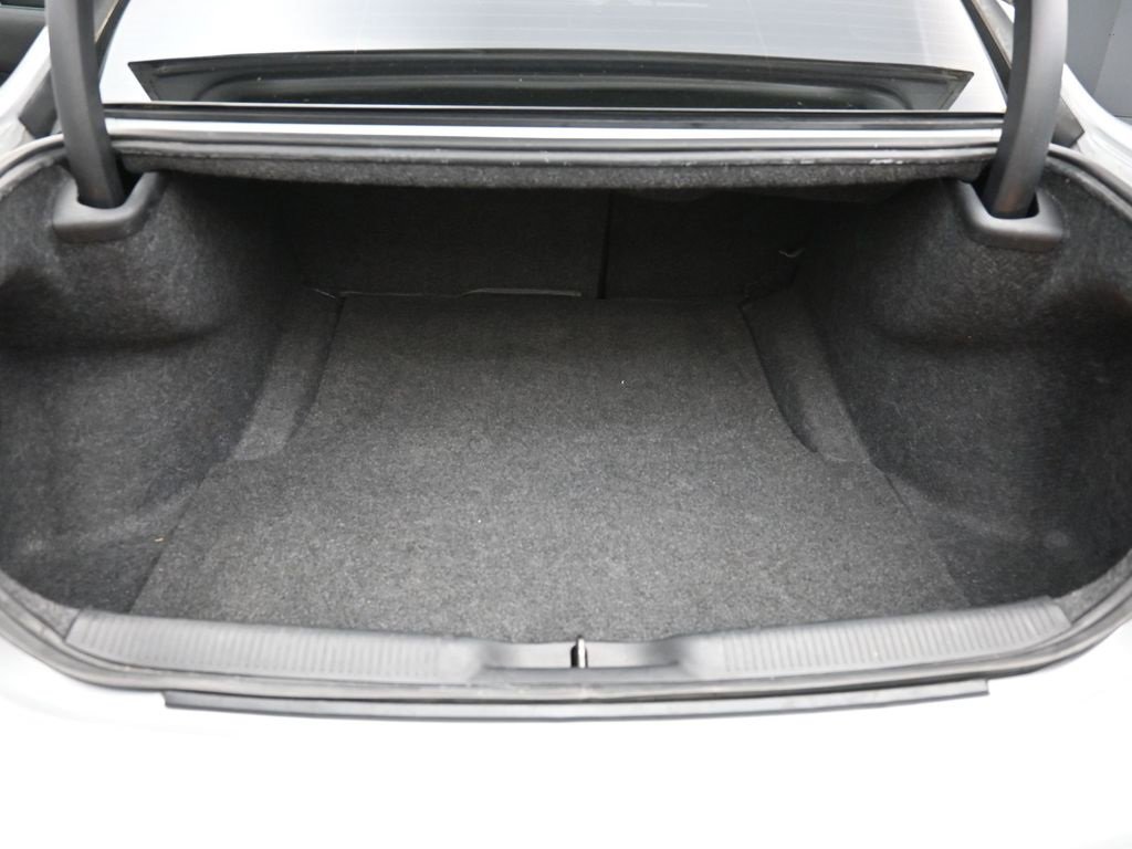 Used 2019 Dodge Charger R/T w/ Blacktop Package image 2