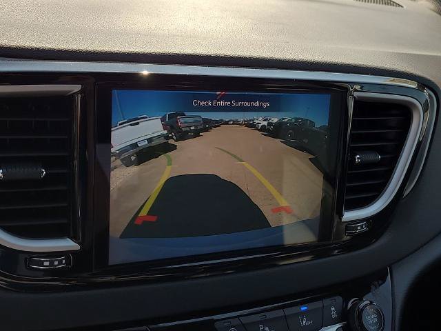 Used 2025 Chrysler Pacifica Select FWD image 24
