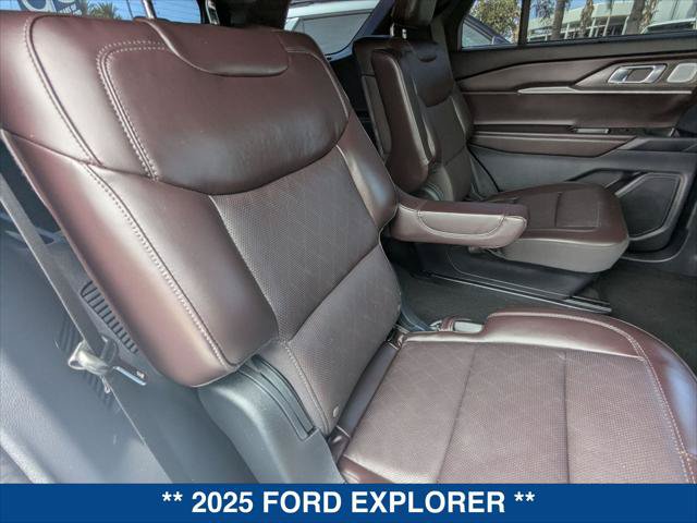 Certified 2025 Ford Explorer Platinum RWD image 21
