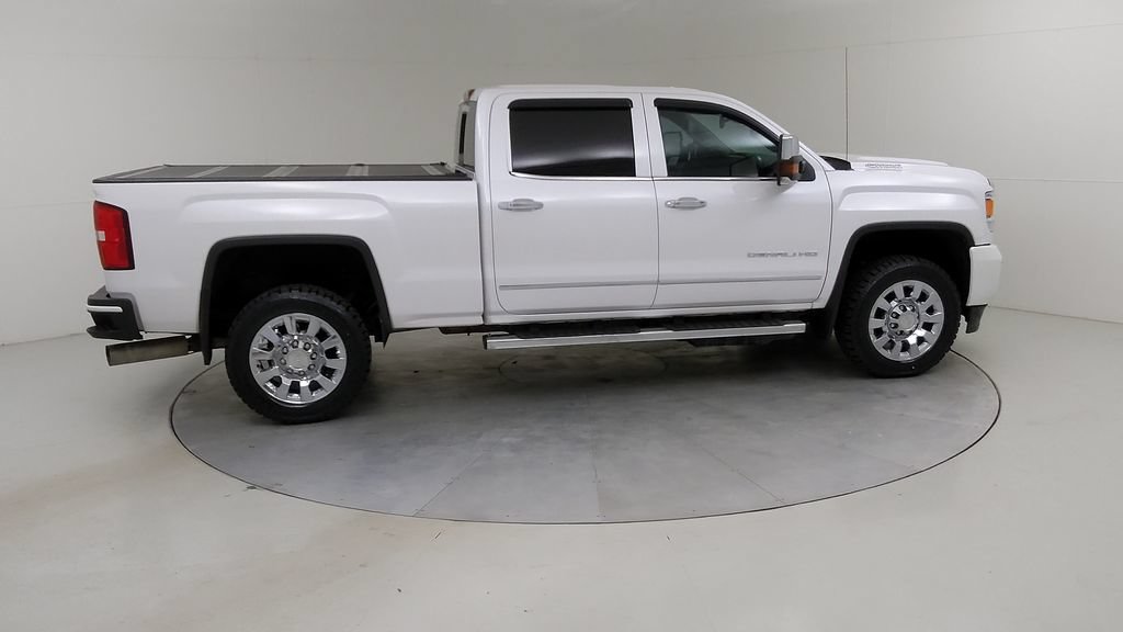 Used 2019 GMC Sierra 2500 Denali w/ Suspension Package, Off-Road AWD/4WD image 13