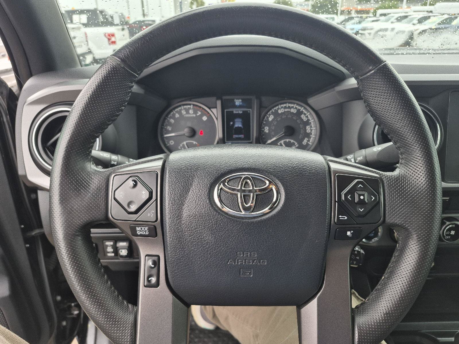 Used 2017 Toyota Tacoma TRD Sport w/ Tow Package (A/T) AWD/4WD image 6