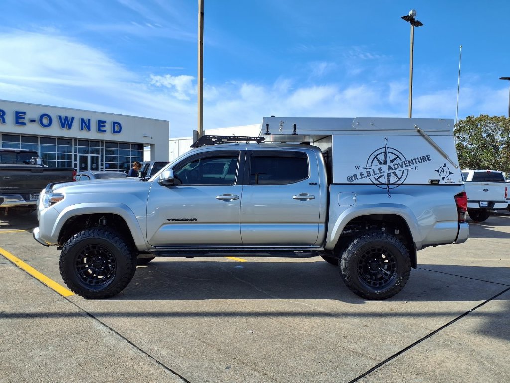 Used 2022 Toyota Tacoma SR5 w/ Technology Package AWD/4WD image 3