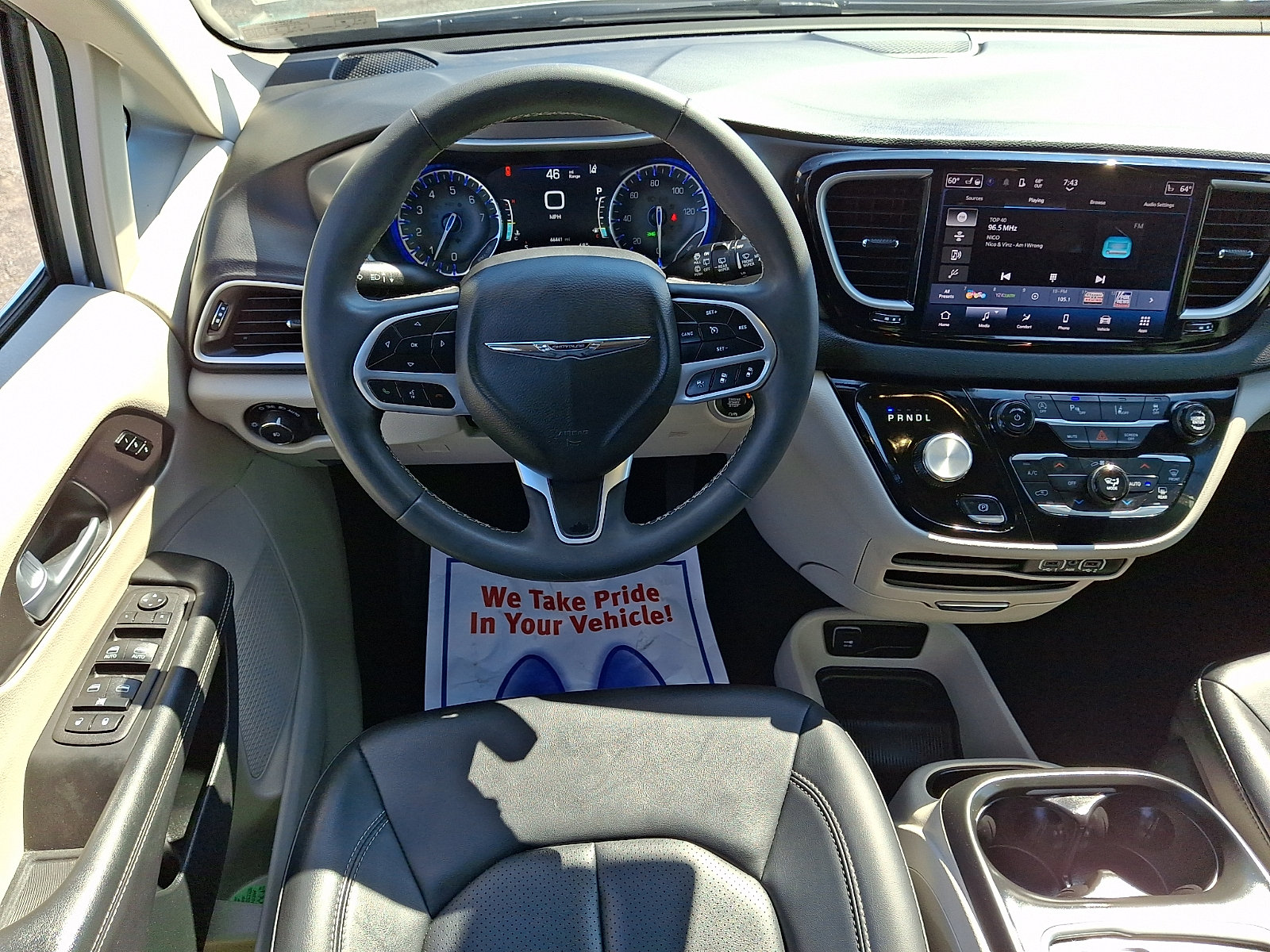 Used 2024 Chrysler Pacifica Touring-L FWD image 14