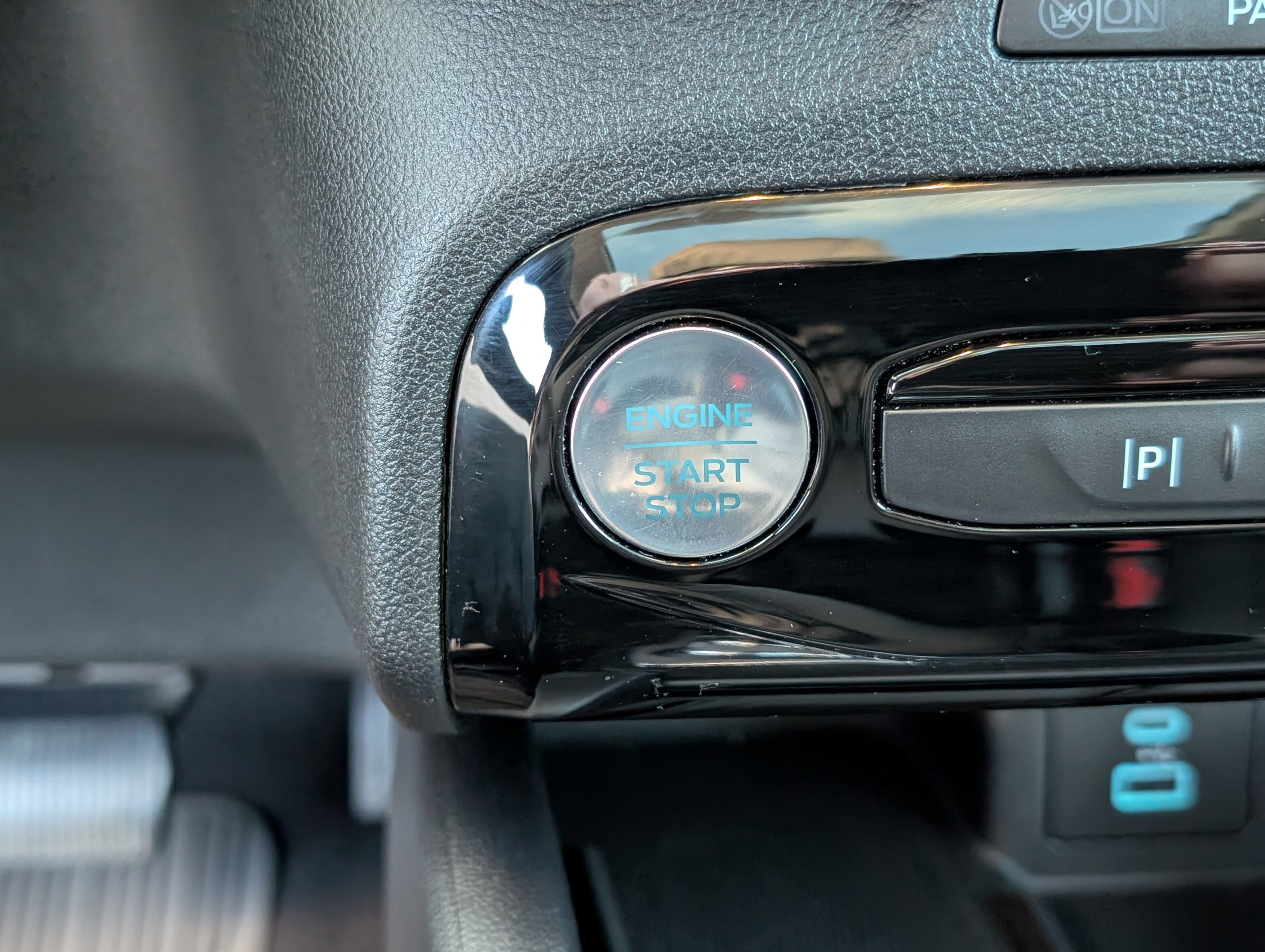 Certified 2023 Ford Escape SE w/ PHEV Premium Package image 27