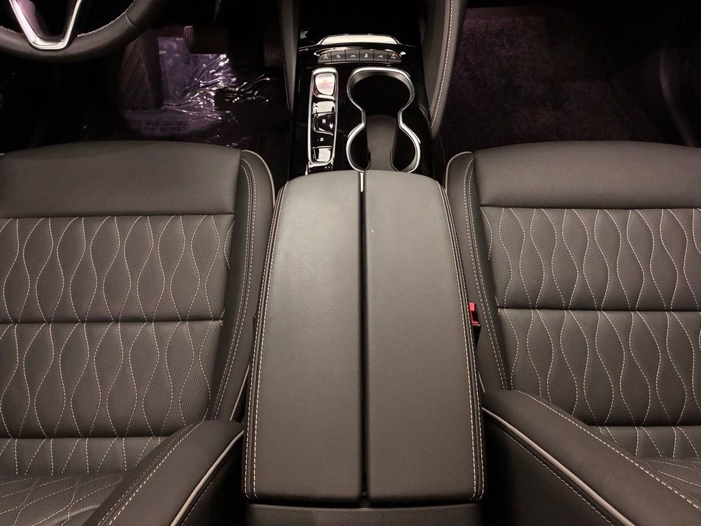 Used 2023 Buick Envision Avenir image 24