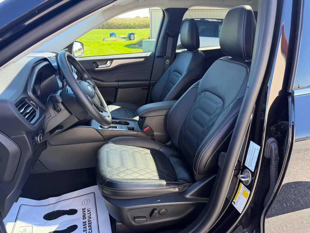 Certified 2024 Ford Escape Platinum w/ Premium Technology Package AWD/4WD image 12