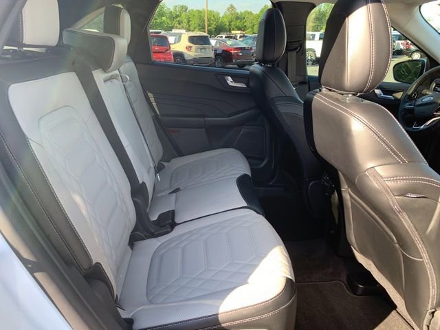 Certified 2024 Ford Escape SE w/ PHEV Premium Package FWD image 13