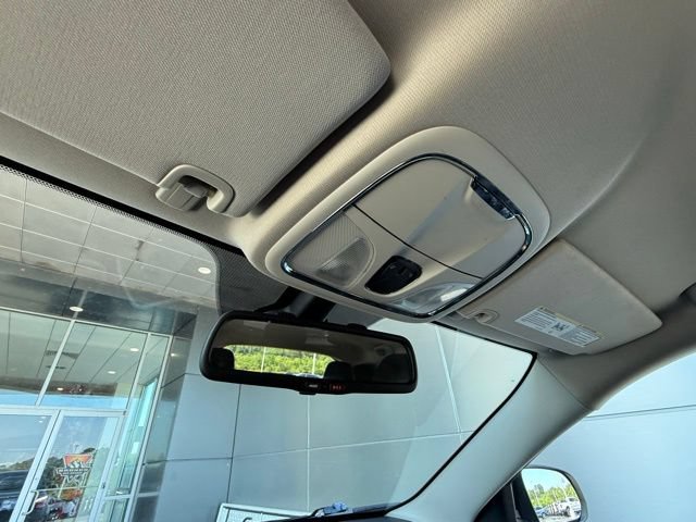 Used 2017 Jeep Cherokee Latitude w/ Safety/Convenience Group FWD image 34