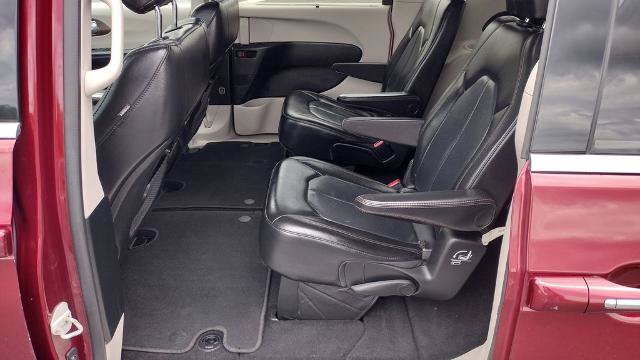 Used 2018 Chrysler Pacifica Touring-L w/ Tire & Wheel Group FWD image 20