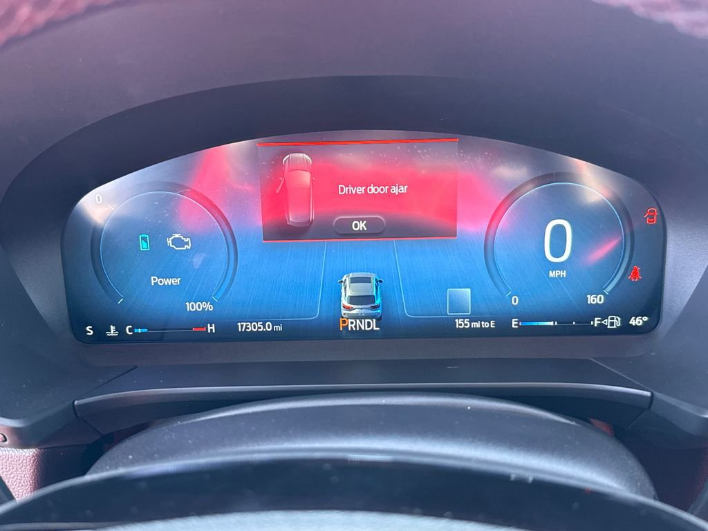 Certified 2025 Ford Escape Platinum w/ Class II Trailer Tow Package image 27