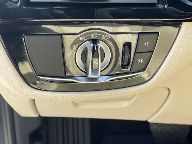 Used 2020 BMW 530i w/ Premium Package image 17