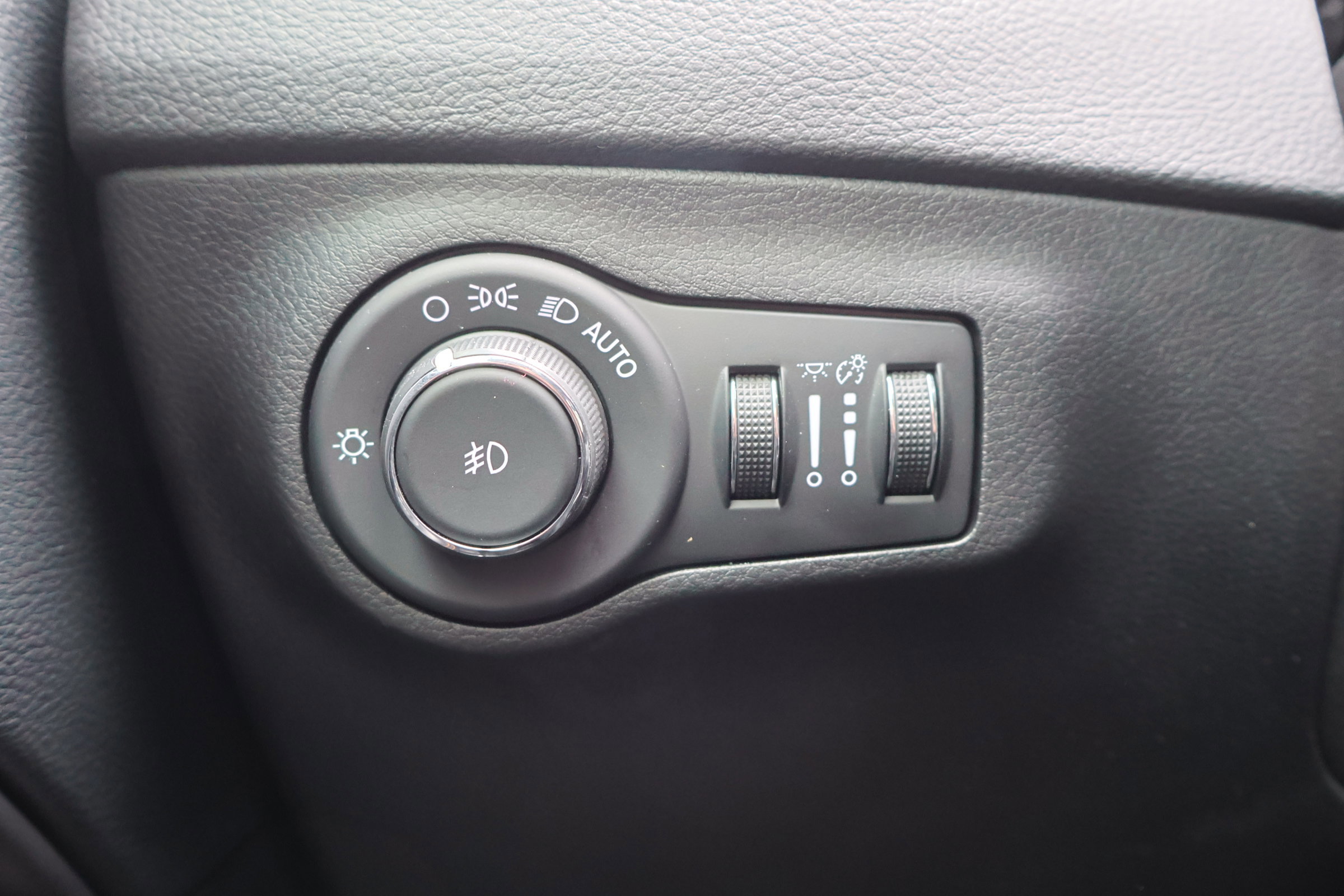 Used 2018 Jeep Compass Limited w/ Navigation Group image 20