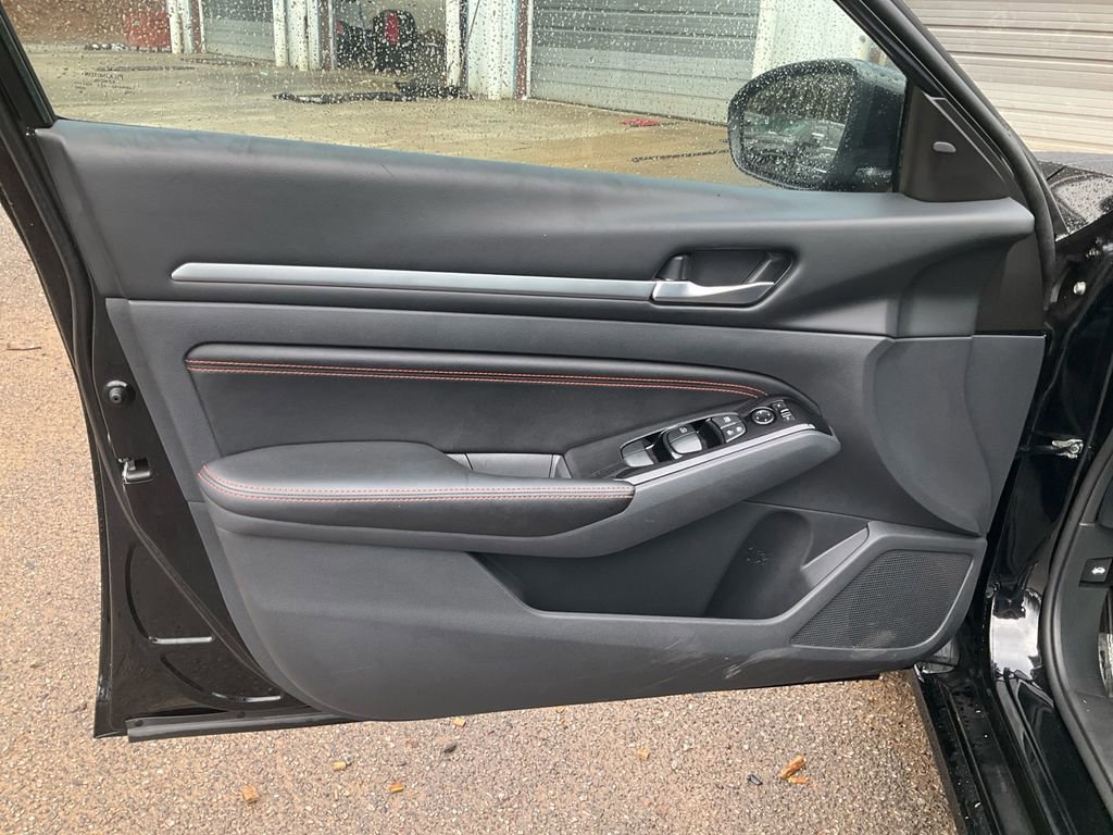 Used 2023 Nissan Altima 2.5 SR image 17