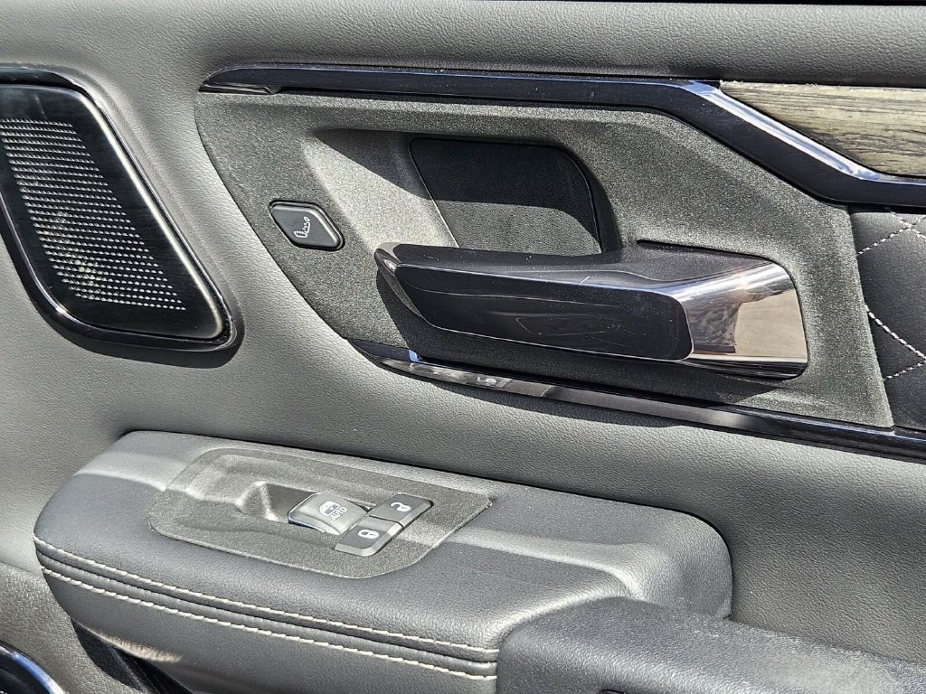 Used 2025 RAM 1500 Limited AWD/4WD image 16
