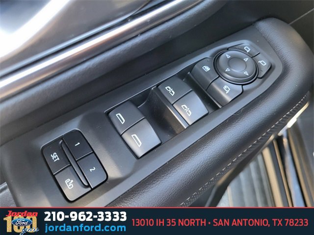 Used 2022 GMC Yukon XL AT4 image 17