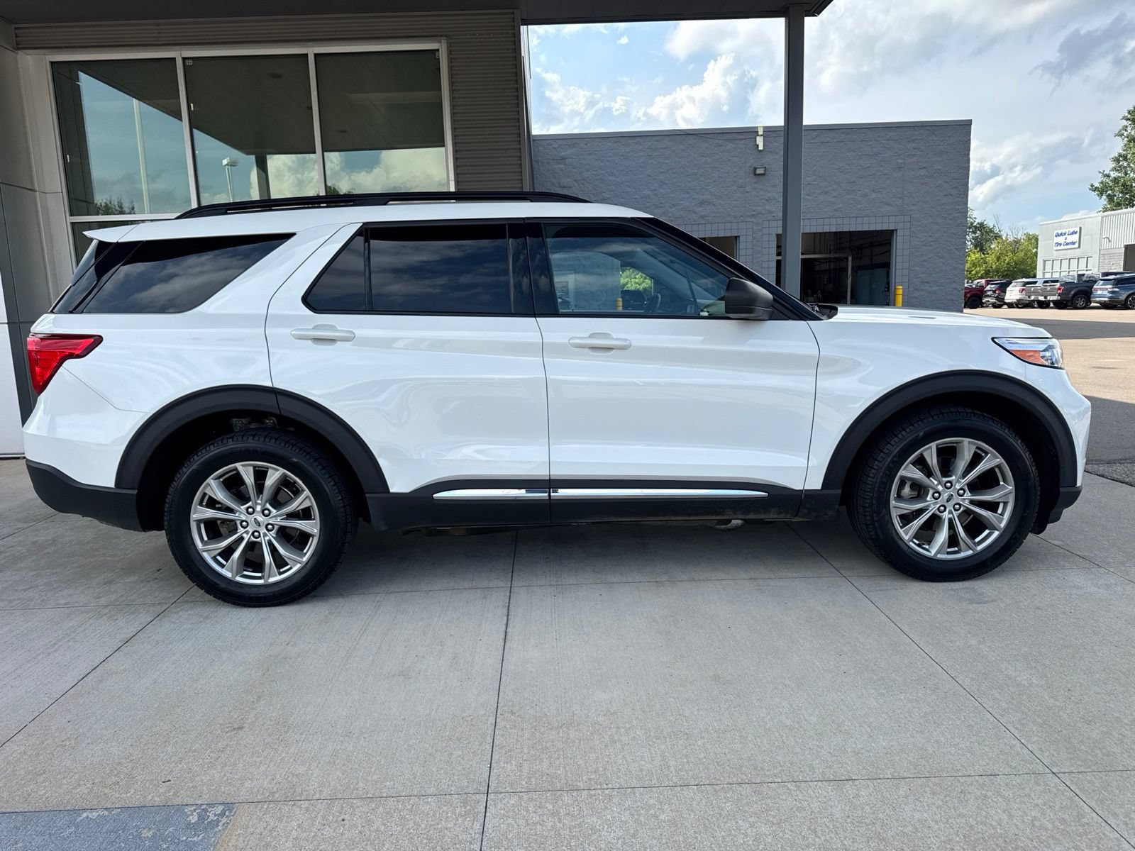 Certified 2023 Ford Explorer XLT w/ Equipment Group 202A AWD/4WD image 9