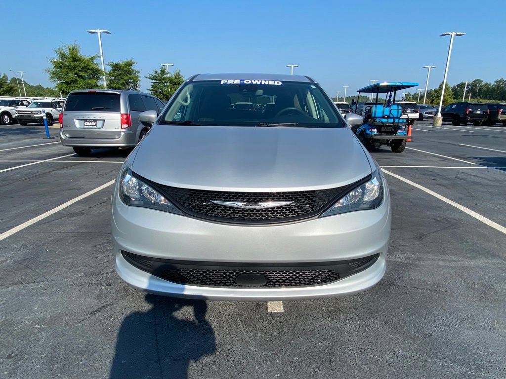 Used 2023 Chrysler Voyager LX FWD image 2