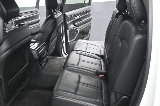 Used 2023 Jeep Wagoneer 4WD w/ Premium Group I image 5