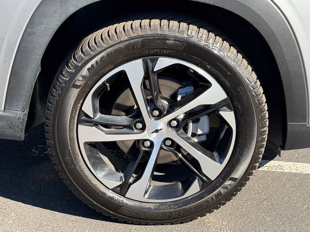 Used 2025 Chevrolet Trax RS FWD image 43