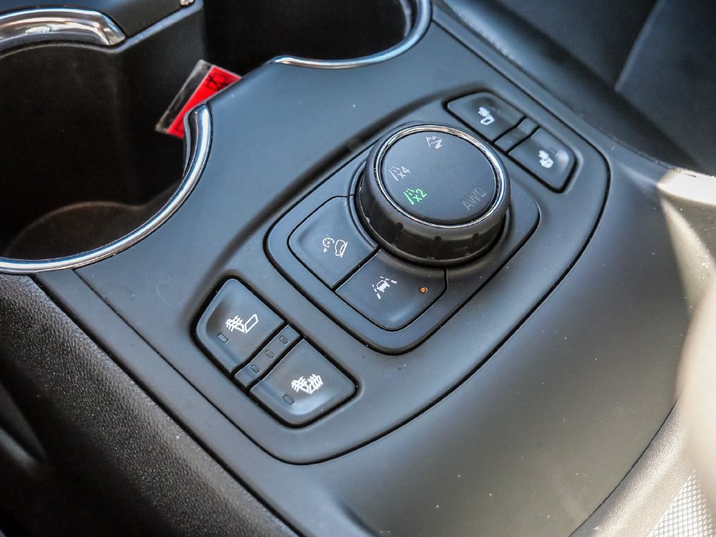 Used 2023 GMC Terrain SLT AWD/4WD image 33