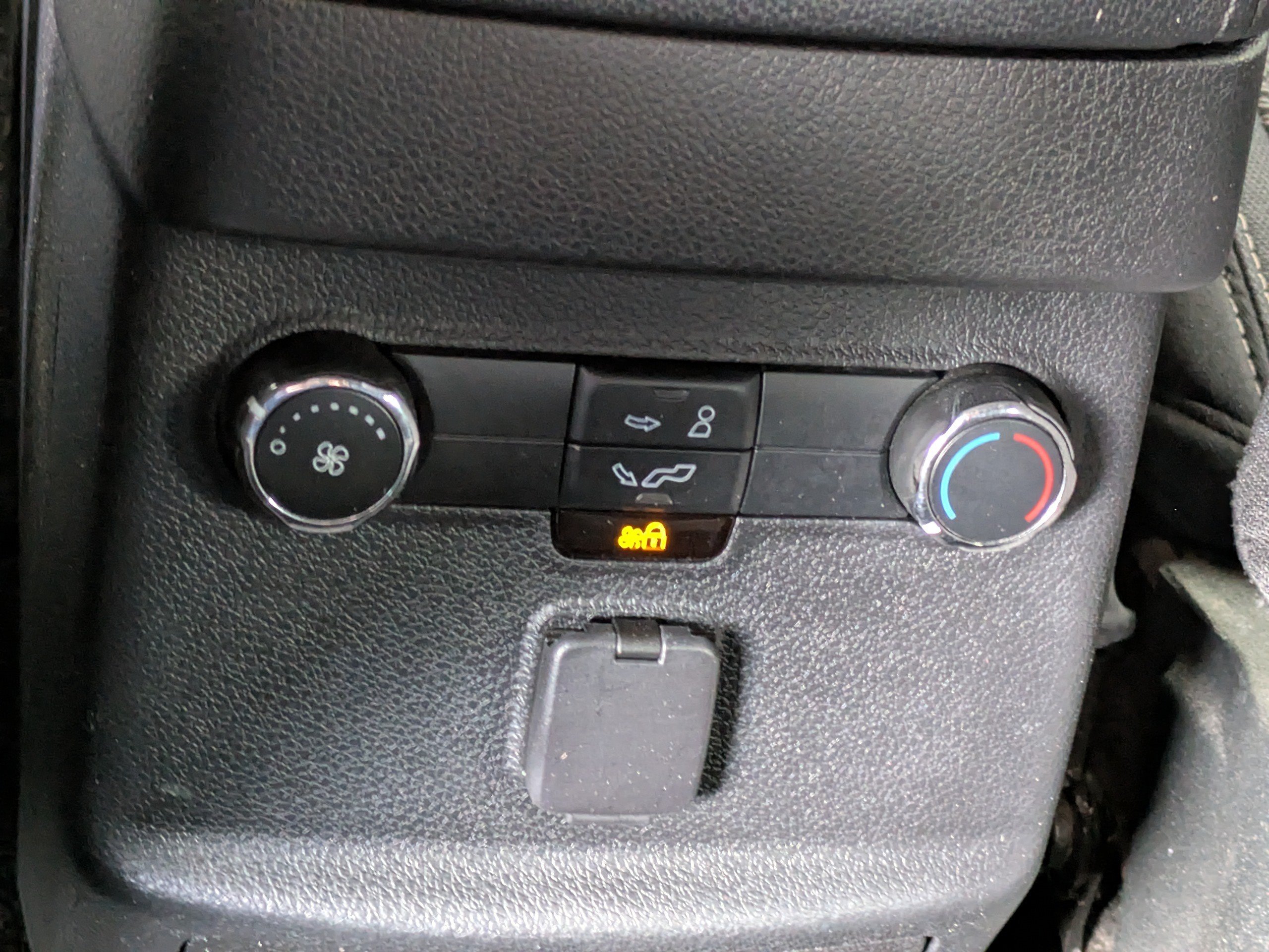 Certified 2018 Ford Explorer XLT FWD image 21