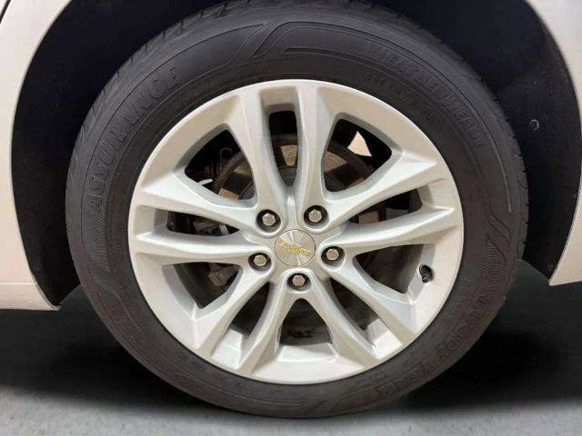 Used 2018 Chevrolet Malibu LT image 23