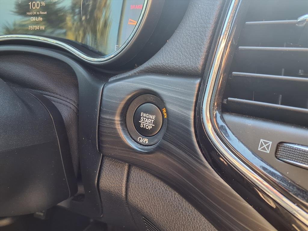 Used 2021 Jeep Grand Cherokee Laredo X image 9