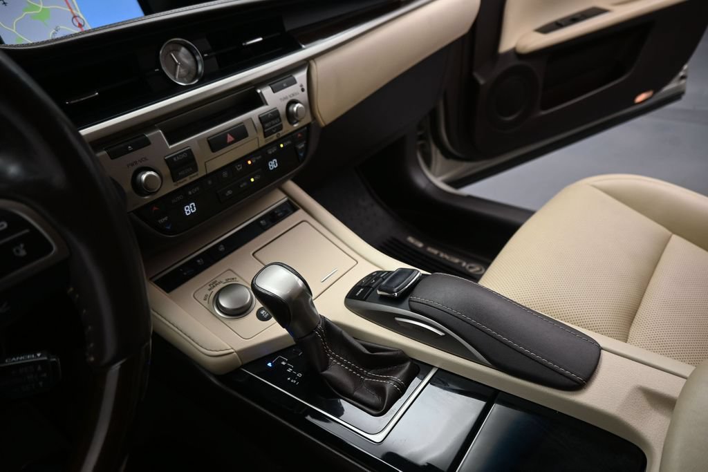 Used 2017 Lexus ES 350 w/ Navigation System Package FWD image 17