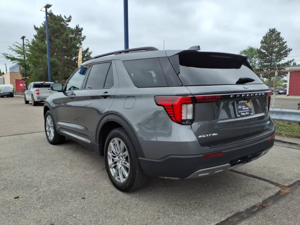 Certified 2025 Ford Explorer Active w/ Active Comfort Package AWD/4WD image 9