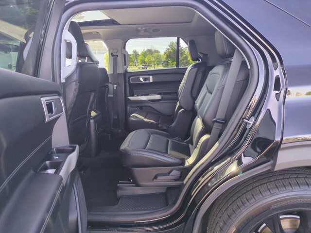 Certified 2022 Ford Explorer XLT w/ Equipment Group 202A AWD/4WD image 31