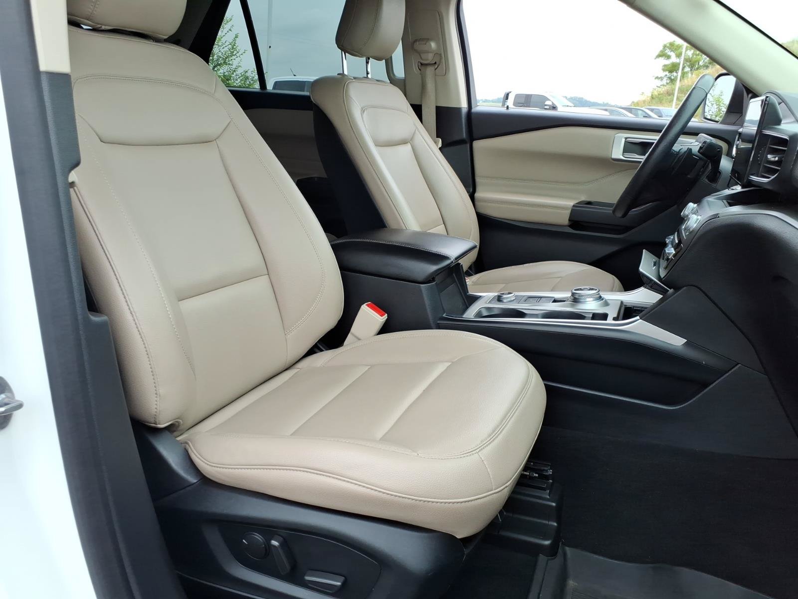 Certified 2020 Ford Explorer XLT w/ Equipment Group 202A AWD/4WD image 8
