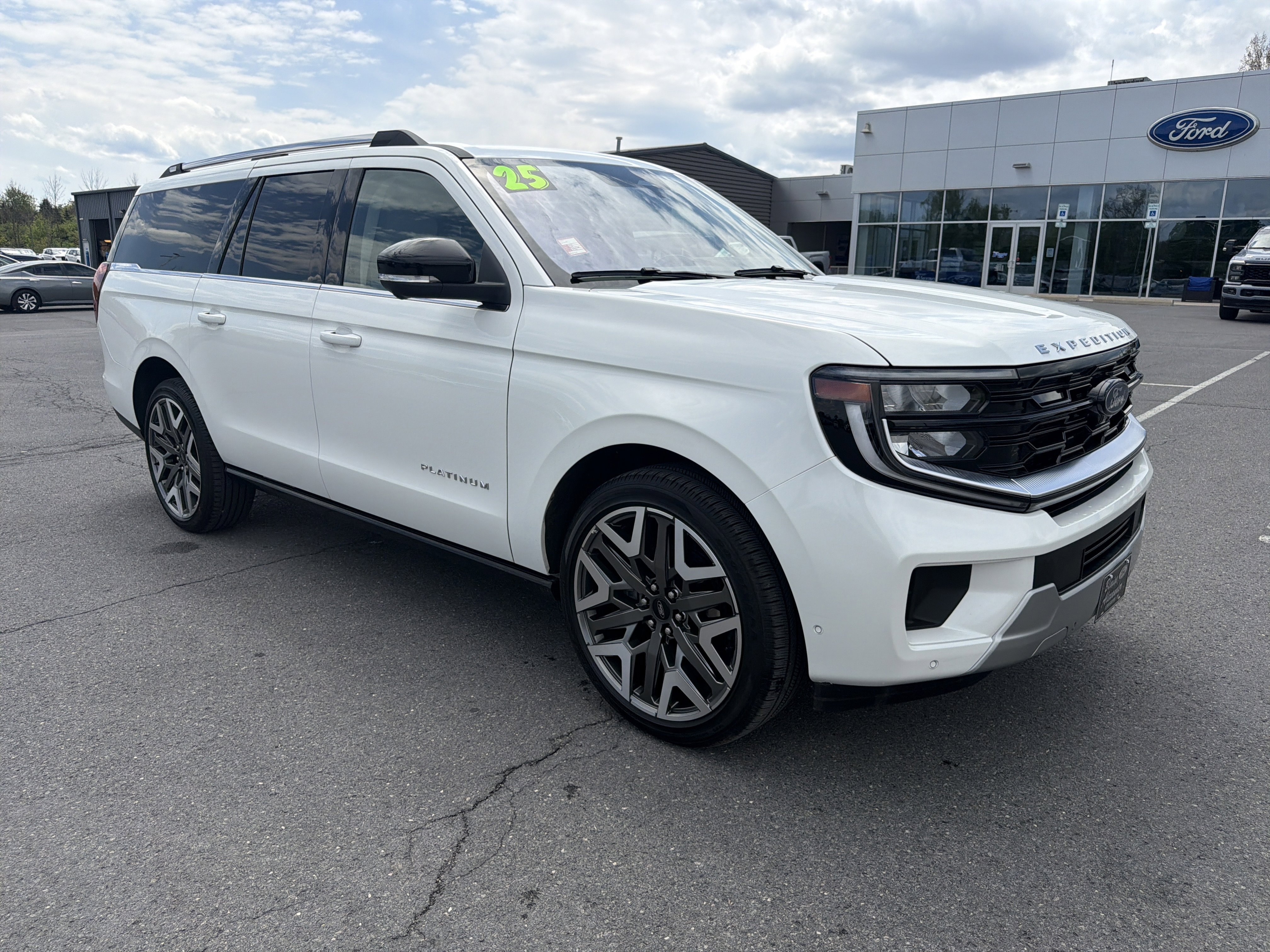 Certified 2025 Ford Expedition Max Platinum w/ Platinum Ultimate Package AWD/4WD image 1