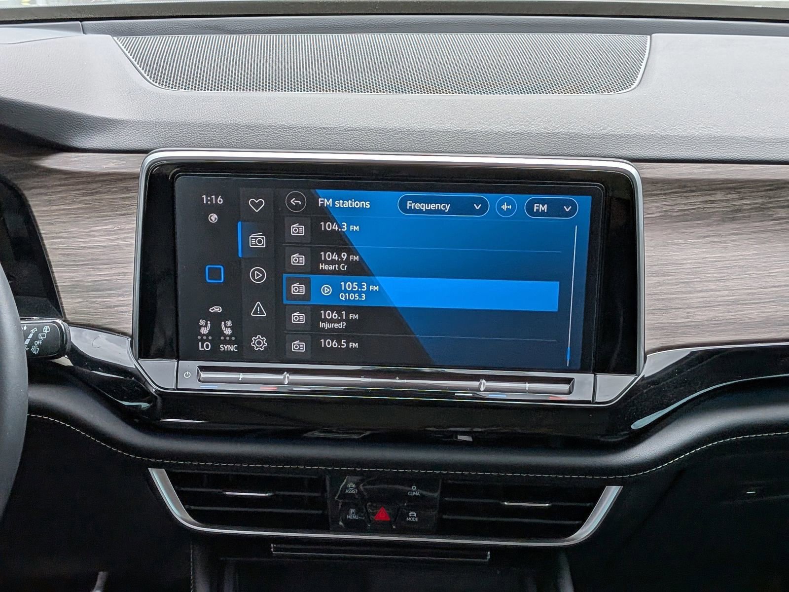 Used 2024 Volkswagen Atlas SEL Premium R-Line image 10