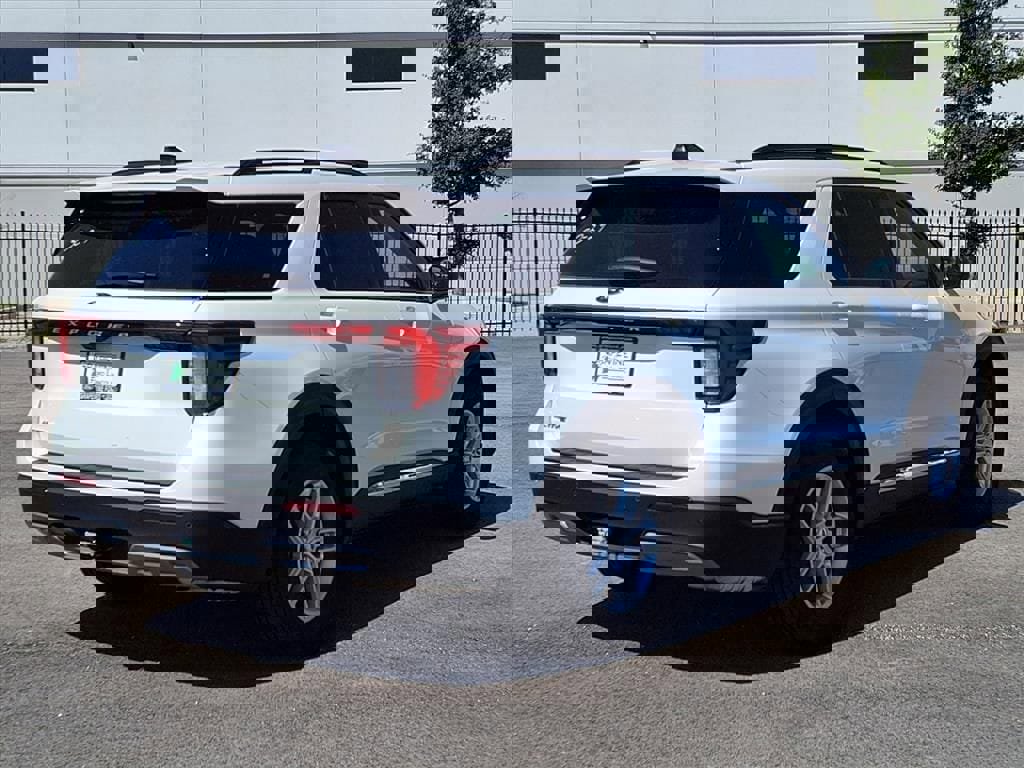 Certified 2025 Ford Explorer Active w/ Active Comfort Package image 4