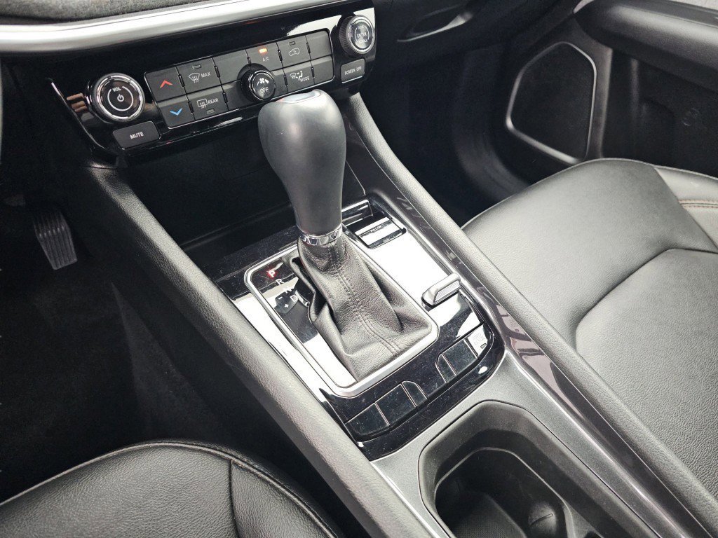 Used 2023 Jeep Compass Latitude image 25