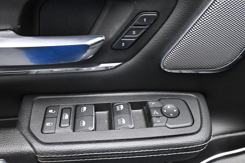 Used 2025 RAM 1500 Laramie AWD/4WD image 13