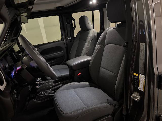 Used 2025 Jeep Wrangler Unlimited Sport AWD/4WD image 16
